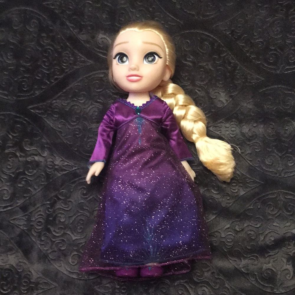 Singing Elsa from Frozen 2